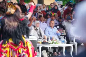 Khofifah Buka Banyuwangi Ethno Carnival 2026, BEC Perkuat Budaya Lokal dan Dongkrak Ekonomi Kreatif Khofifah membuka Banyuwangi Ethno Carnival 2026 dan menegaskan BEC menjadi ajang promosi budaya lokal serta penggerak ekonomi kreatif Indonesia.