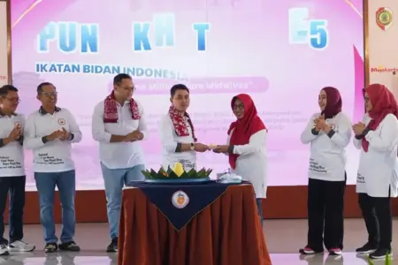 Bupati Mojokerto Tegaskan Keselamatan Ibu Hamil dan Bayi Jadi Prioritas pada HUT IBI ke-75 Tahun 2026 Bupati Mojokerto Muhammad Albarraa menegaskan keselamatan ibu hamil dan bayi menjadi prioritas dalam peringatan HUT IBI ke-75 Tahun 2026.