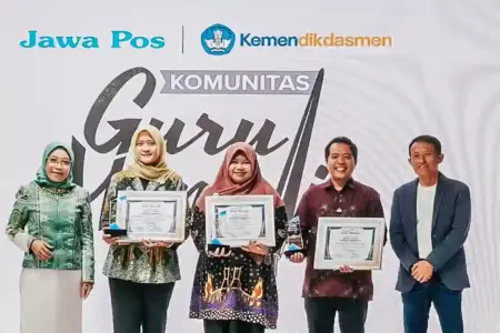 Kemendikdasmen Apresiasi Komunitas Guru Menulis Jawa Pos, Perkuat Kompetensi Guru dan Ekosistem Pendidikan Kemendikdasmen mengapresiasi Komunitas Guru Menulis Jawa Pos sebagai kolaborasi media dan pendidikan untuk meningkatkan kompetensi guru.