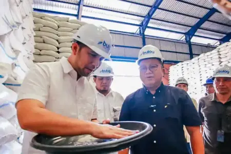 BULOG Jatim Tembus Target Serap Gabah 100 Persen, Capai 884.559 Ton dan Terus Beli Hasil Panen Petani BULOG Jatim berhasil menyerap 884.559 ton setara beras atau 100 persen target. Penyerapan gabah tetap dilanjutkan untuk menjaga harga petani.