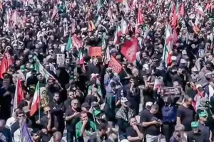 Pemakaman Akbar Ali Khamenei Jadi Sorotan Dunia, Cerminkan Arah Diplomasi Baru Iran Pascakonflik Timur Tengah Suasana pemakaman Ali Khamenei
