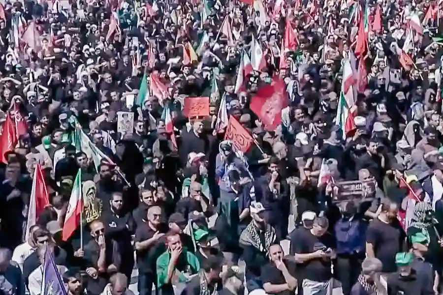 Suasana pemakaman Ali Khamenei