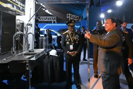 Presiden Prabowo Tinjau Pameran Bhayangkara 2026, Soroti Inovasi Produk Dalam Negeri untuk Modernisasi Polri Presiden Prabowo meninjau Pameran Bhayangkara 2026 yang menampilkan inovasi dan produk dalam negeri untuk mendukung modernisasi Polri.