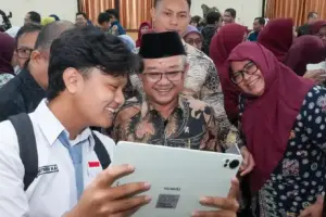 Kemendikdasmen Luncurkan Pelatihan Mandiri PM-KKA, Guru Kini Bisa Belajar Koding dan AI dari Mana Saja Kemendikdasmen meluncurkan Pelatihan Mandiri PM-KKA di Ruang GTK Rumah Pendidikan untuk meningkatkan kompetensi guru dalam pembelajaran, koding, dan AI.