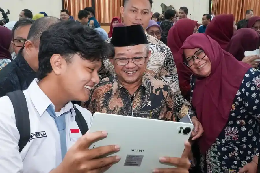 Kemendikdasmen Luncurkan Pelatihan Mandiri PM-KKA, Guru Kini Bisa Belajar Koding dan AI dari Mana Saja Kemendikdasmen meluncurkan Pelatihan Mandiri PM-KKA di Ruang GTK Rumah Pendidikan untuk meningkatkan kompetensi guru dalam pembelajaran, koding, dan AI.