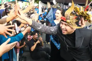 Wagub Emil dan Menpar Resmi Buka JFC 2026, Dorong Kreativitas Jadi Motor Ekonomi dan Promosi Jatim Mendunia Wagub Emil dan Menpar membuka JFC 2026 di Jember, menegaskan kreativitas sebagai penggerak ekonomi kreatif, pariwisata, dan promosi Jawa Timur.