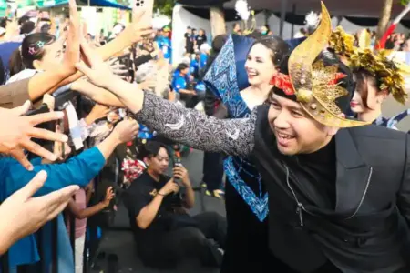 Wagub Emil dan Menpar Resmi Buka JFC 2026, Dorong Kreativitas Jadi Motor Ekonomi dan Promosi Jatim Mendunia Wagub Emil dan Menpar membuka JFC 2026 di Jember, menegaskan kreativitas sebagai penggerak ekonomi kreatif, pariwisata, dan promosi Jawa Timur.