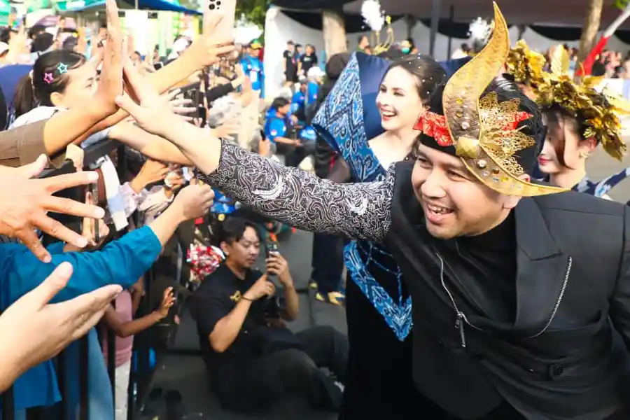 Wagub Emil dan Menpar membuka JFC 2026 di Jember, menegaskan kreativitas sebagai penggerak ekonomi kreatif, pariwisata, dan promosi Jawa Timur.