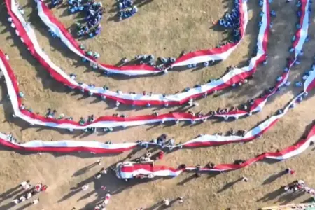 Bentangkan Bendera Merah Putih 1.000 Meter, Pemkab Mojokerto Buka Rangkaian HUT RI ke-81 dengan Meriah Pemkab Mojokerto membuka rangkaian HUT RI ke-81 dengan senam massal, pembentangan bendera 1.000 meter, dan berbagai agenda hingga 17 Agustus 2026.